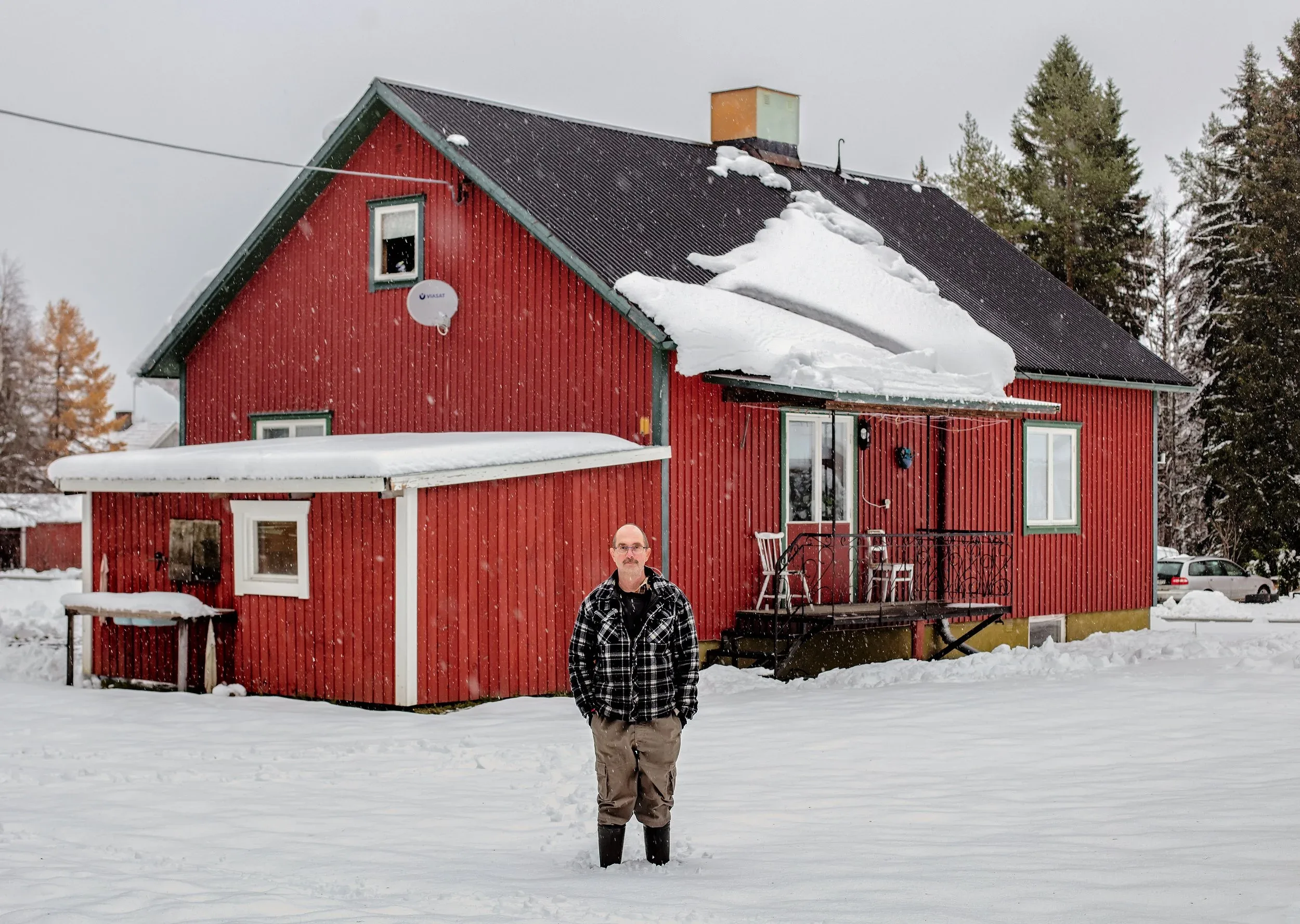Mattias Olofsson (Sweden, born 1973), Everywhere but nowhere #3 , (detail), 2021, color photographs and site-specific installation, dimensions variable. Courtesy of the artist. © Mattias Olofsson