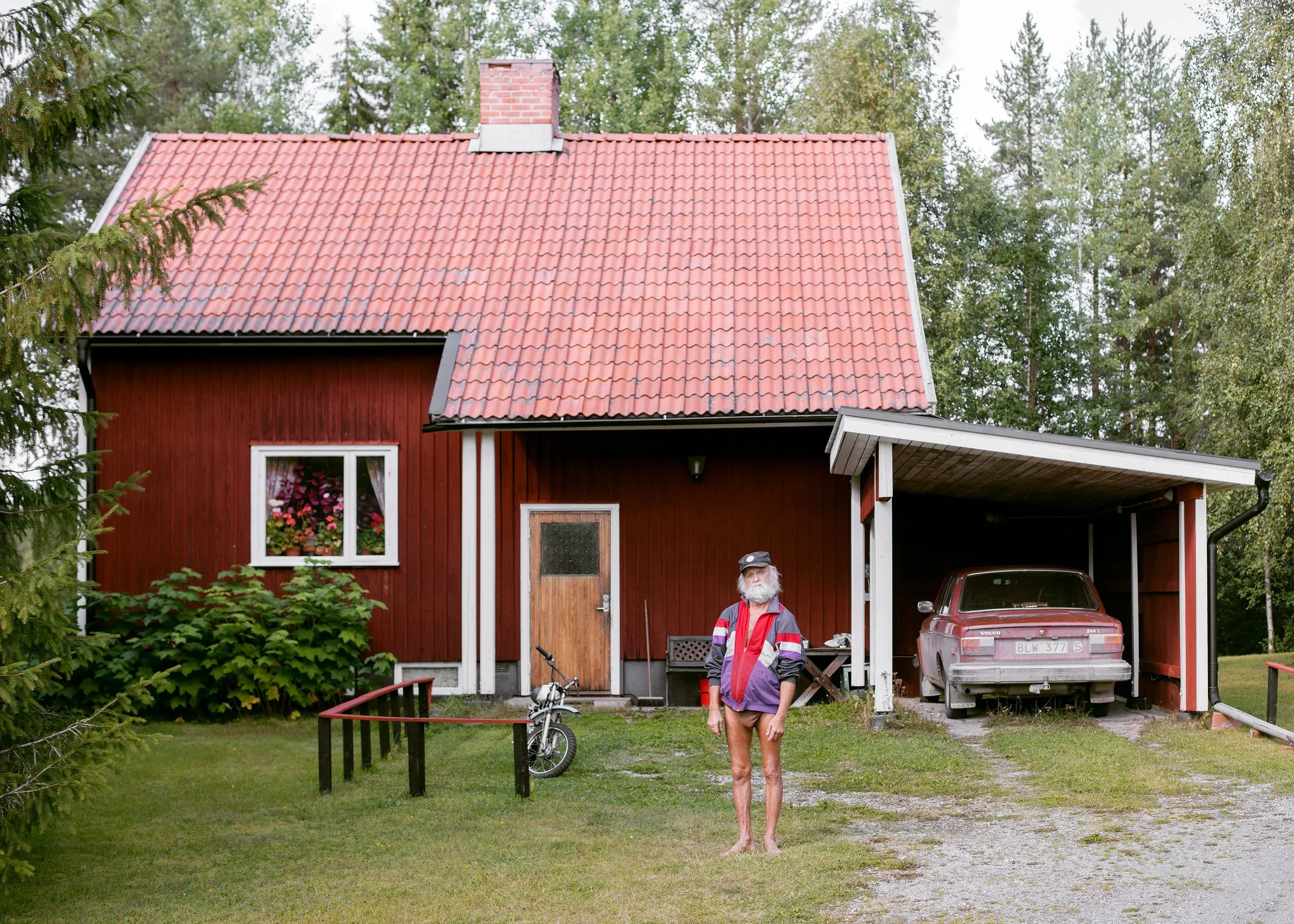 Mattias Olofsson (Sweden, born 1973), Everywhere but nowhere #4 , (detail), 2021, color photographs and site-specific installation, dimensions variable. Courtesy of the artist. © Mattias Olofsson