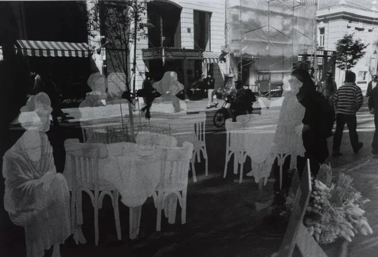 Judy Glickman Lauder (United States, born 1938), “Café Istanbul,” circa 2002, gelatin silver print, 24 x 30 1/2 inches. Portland Museum of Art, Maine, Promised Gift from the Judy Glickman Lauder Collection, 5.2007.2. Image courtesy Luc Demers © Judy Glickman Lauder Collection