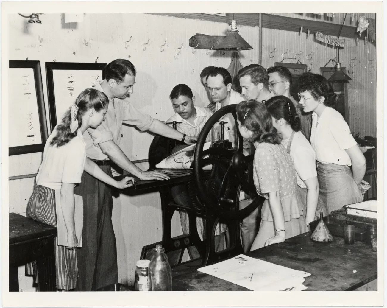 Jacob Burckhardt. Will Barnet and students printing at the Art Students League. , 193-. Will Barnet papers, 1897. Archives of American Art, Smithsonian Institution.