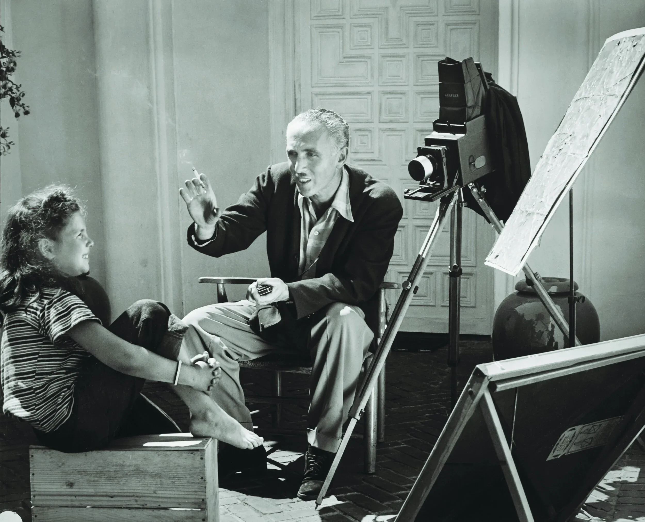  Irving Bennett Ellis posing with daughter Judy in front of their Piedmont home, circa 1945. Judy Glickman Lauder Collection/Irving Bennett Ellis Estate 