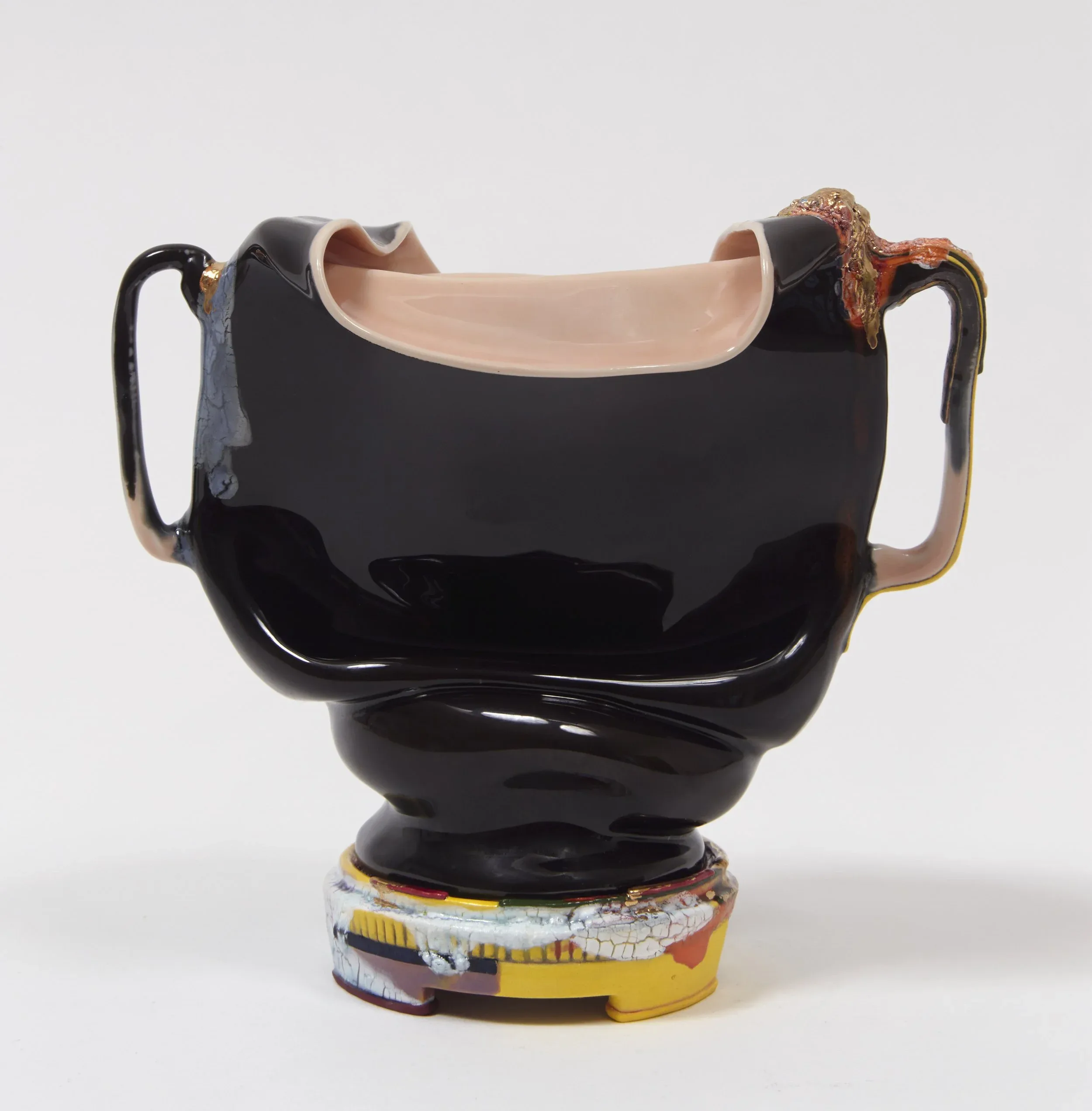 Kathy Butterly, Tangsome , 2015, clay, glaze, 5 × 5.5 × 2.25 inches. Courtesy of the artist and James Cohan, New York City. Photo by Alan Wiener. © Kathy Butterly 2021.